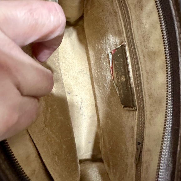 GUCCI ❤️🌟 GG MONOGRAM CLUTCH ⭐️ - Picture 8 of 12